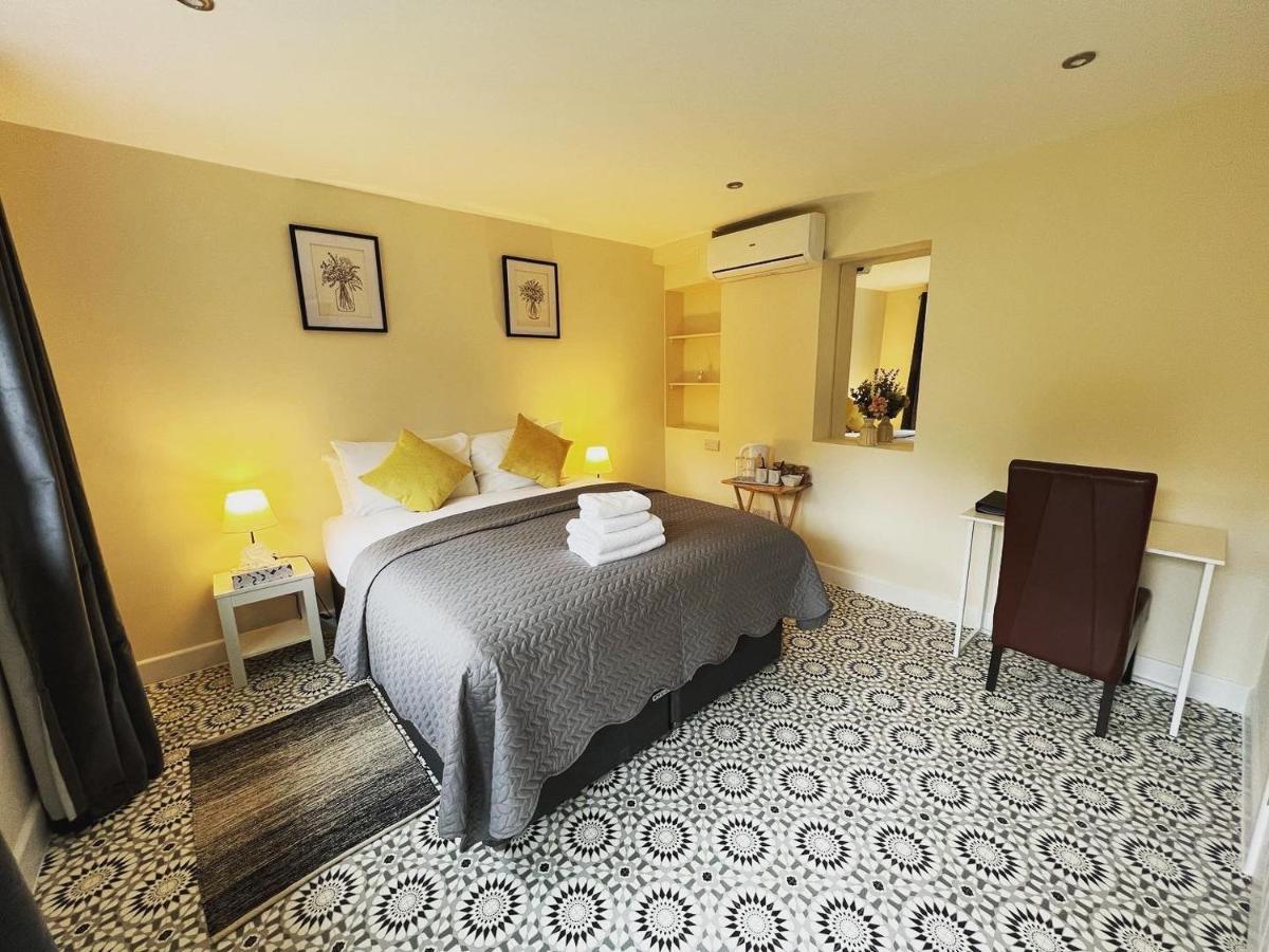 The Castle Inn Hotel Steyning Room photo